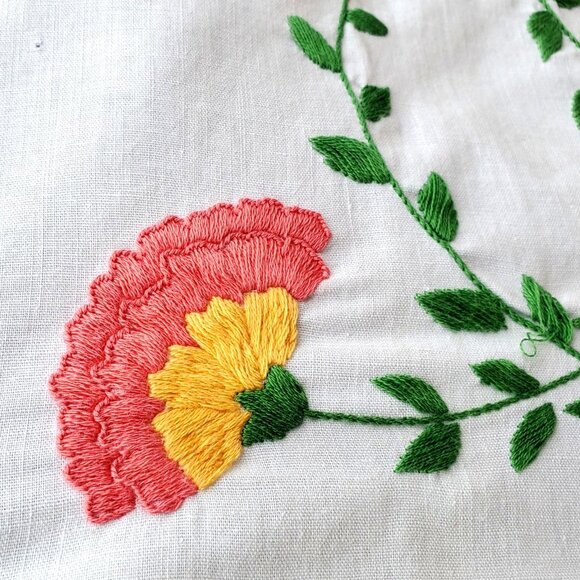 Hand Embroidered White Cotton Table Runner Cloth 21 x 22 Pink Yellow Flowers - Picture 2 of 8